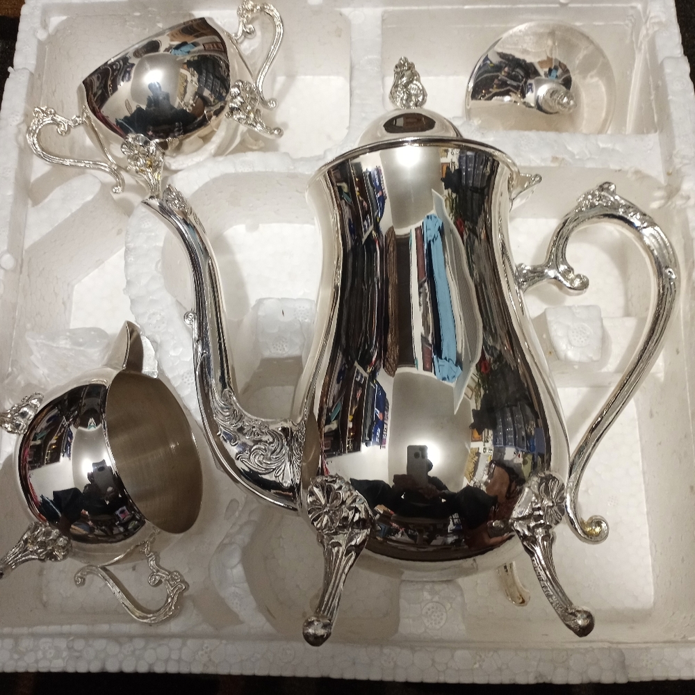 3 Piece Silverplate Tea Service - Picture 2 of 6